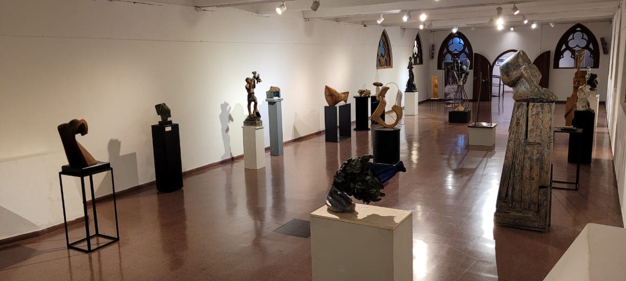 Sala de exhibición en la Catedral de La Plata